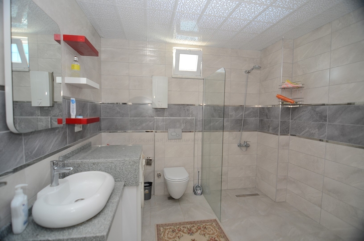 Меблированный пентхаус с тремя спальнями в Махмутларе