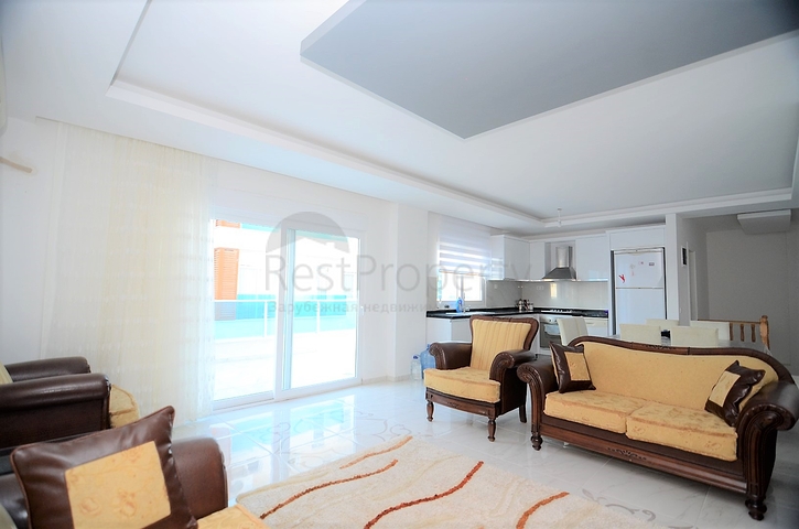 Меблированный пентхаус с тремя спальнями в Махмутларе