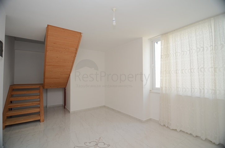 Меблированный пентхаус с тремя спальнями в Махмутларе