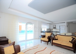 Меблированный пентхаус с тремя спальнями в Махмутларе