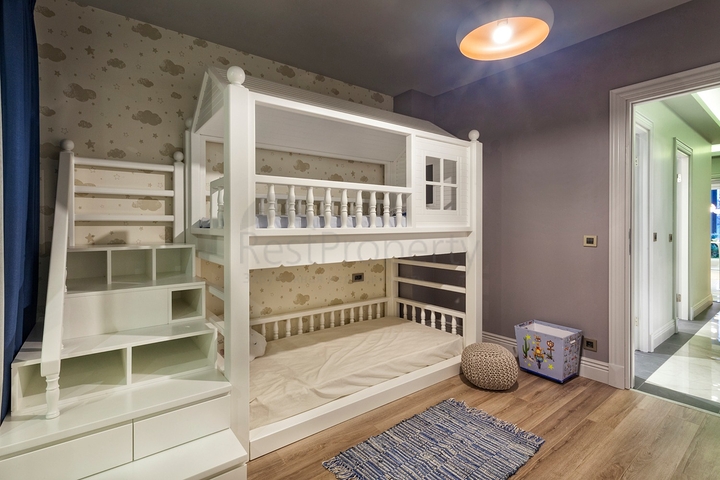 Апартаменты с видом на море рядом с транспортным узлом