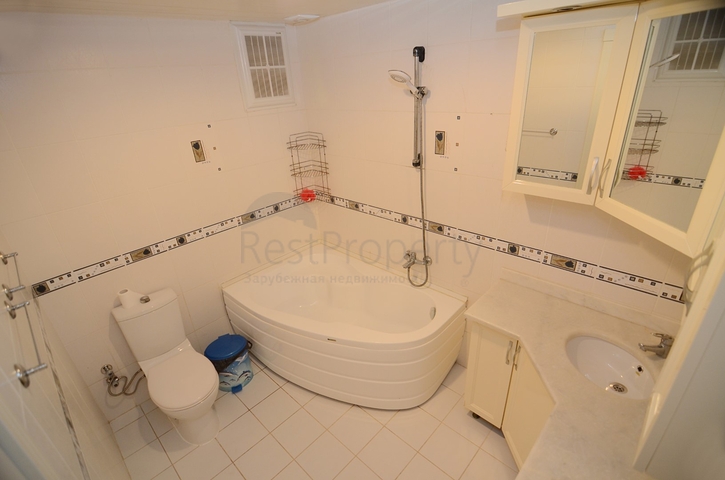 Меблированная квартира с двумя спальными комнатами