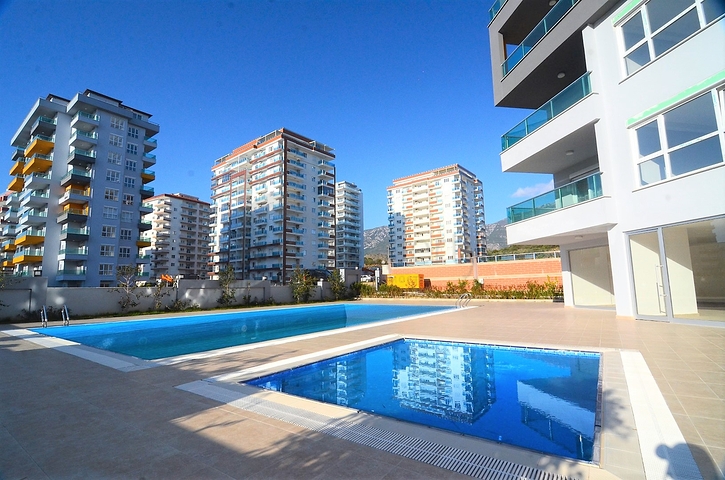 Двухкомнатная квартира с мебелью в новом комплексе Махмутлара