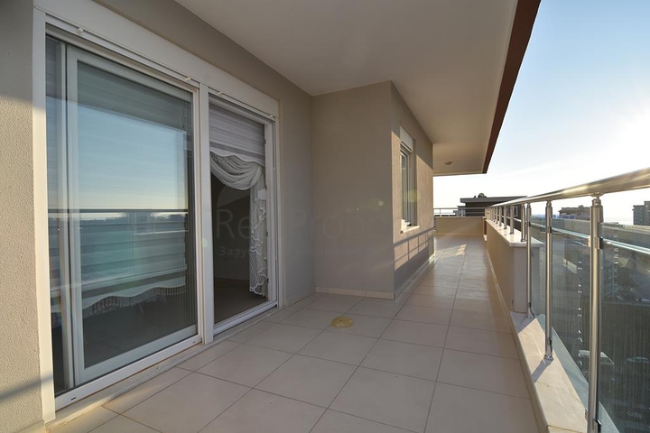 Меблированный пентхаус с видом на море в Махмутларе