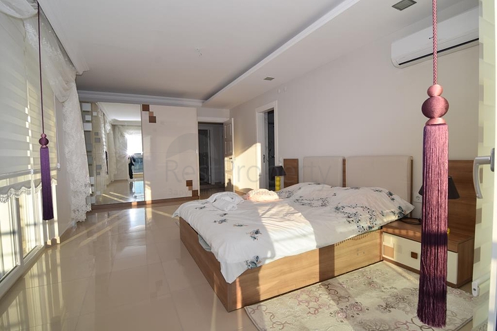 Меблированный пентхаус с видом на море в Махмутларе