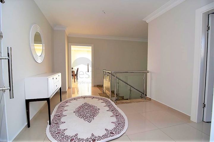 Меблированный пентхаус с видом на море в Махмутларе