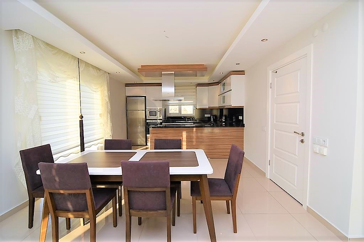 Меблированный пентхаус с видом на море в Махмутларе