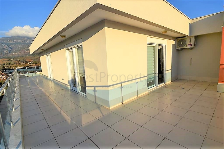 Меблированный пентхаус с видом на море в Махмутларе