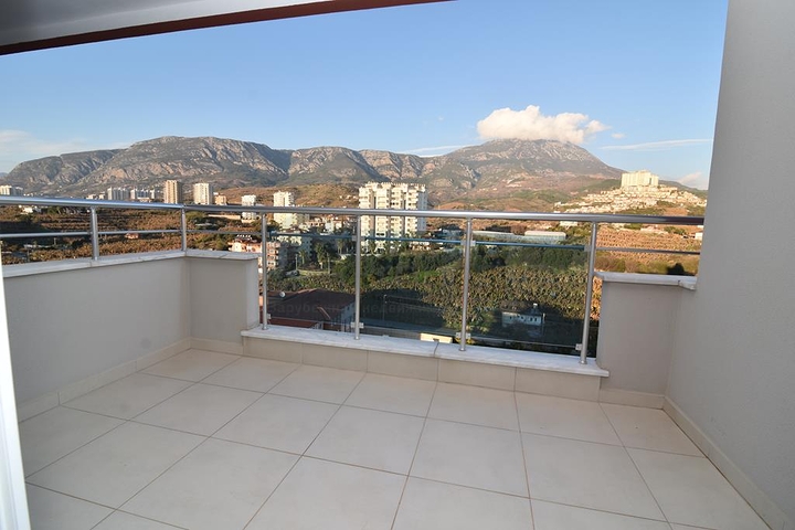 Меблированный пентхаус с видом на море в Махмутларе