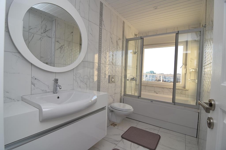 Меблированный пентхаус с видом на море в Махмутларе