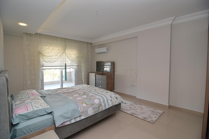 Меблированный пентхаус с видом на море в Махмутларе