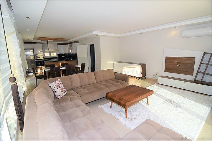 Меблированный пентхаус с видом на море в Махмутларе