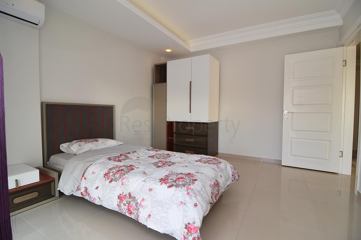 Меблированный пентхаус с видом на море в Махмутларе