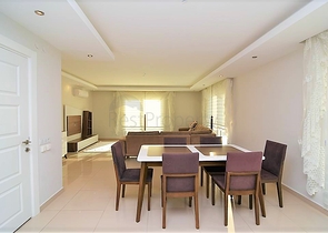 Меблированный пентхаус с видом на море в Махмутларе