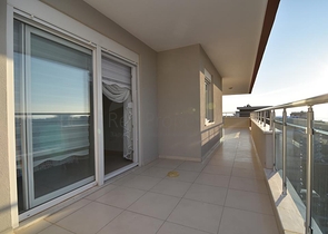 Меблированный пентхаус с видом на море в Махмутларе