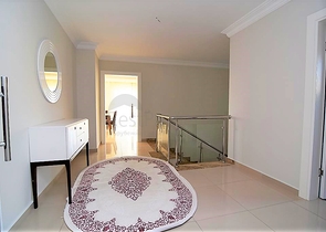 Меблированный пентхаус с видом на море в Махмутларе