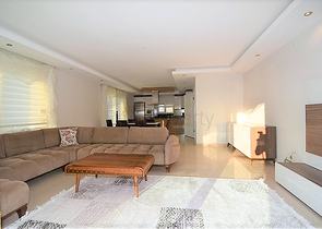 Меблированный пентхаус с видом на море в Махмутларе