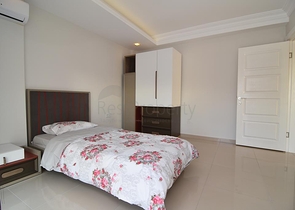 Меблированный пентхаус с видом на море в Махмутларе