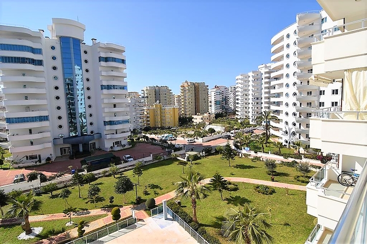 Трехкомнатная квартира в благоустроенном комплексе Махмутлара