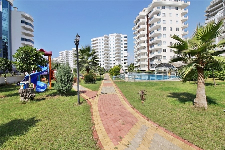 Трехкомнатная квартира в благоустроенном комплексе Махмутлара