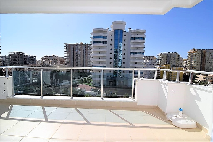 Трехкомнатная квартира в благоустроенном комплексе Махмутлара