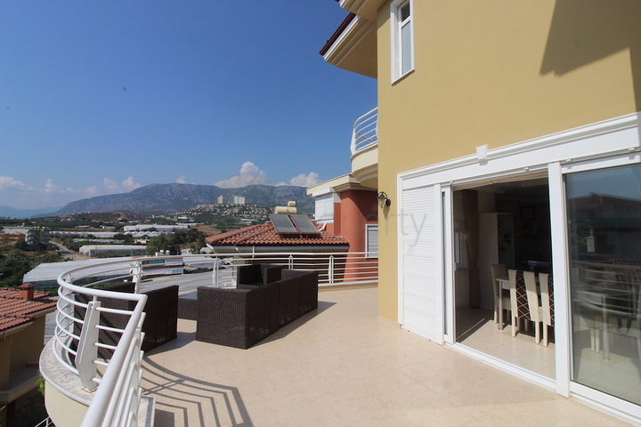 Двухэтажная вилла с мебелью в районе Каргыджак