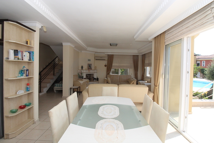 Двухэтажная вилла с мебелью в районе Каргыджак