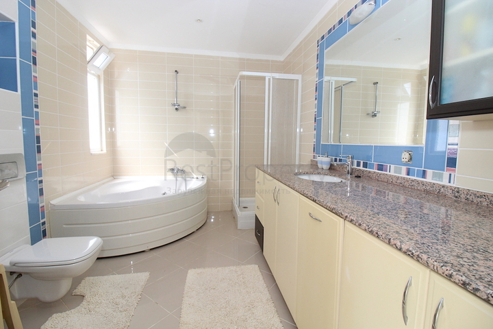 Двухэтажная вилла с мебелью в районе Каргыджак