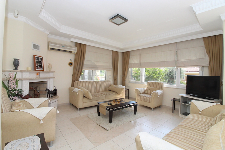 Двухэтажная вилла с мебелью в районе Каргыджак