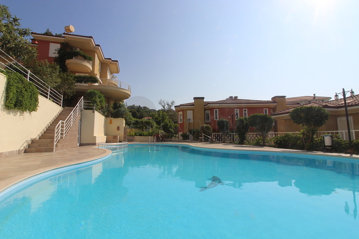 Двухэтажная вилла с мебелью в районе Каргыджак