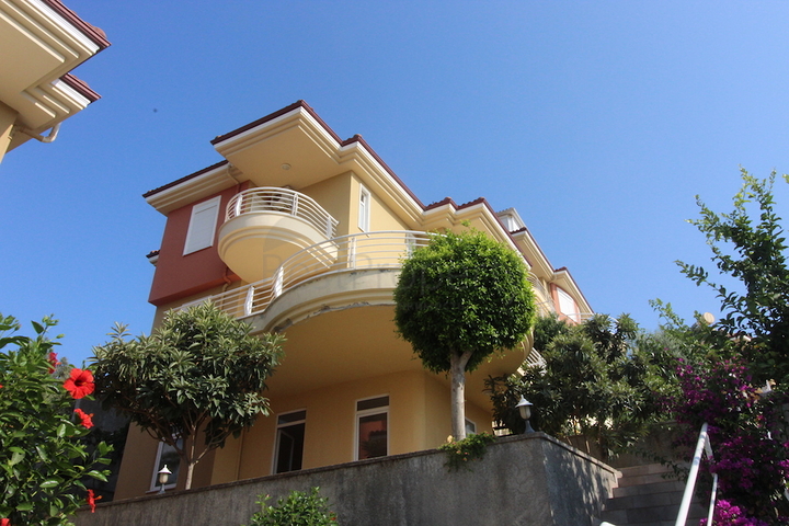 Двухэтажная вилла с мебелью в районе Каргыджак