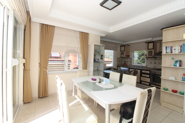 Двухэтажная вилла с мебелью в районе Каргыджак