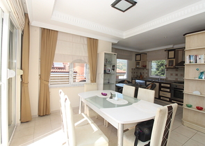 Двухэтажная вилла с мебелью в районе Каргыджак