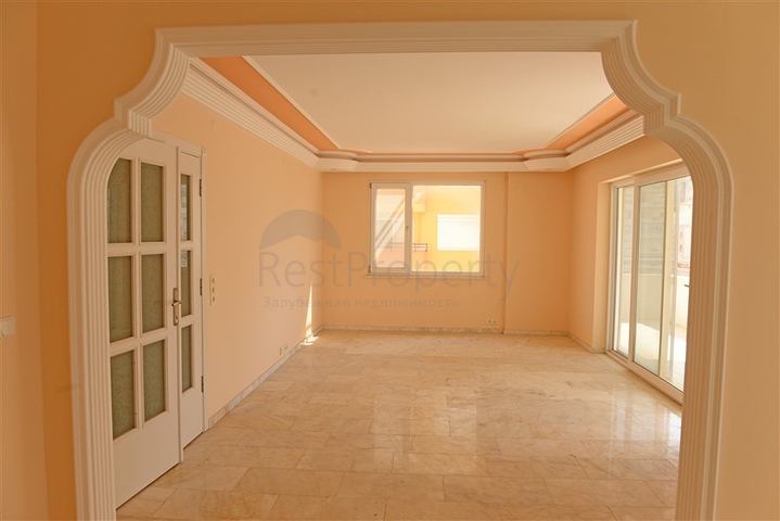 Просторная квартира с двумя спальными комнатами в Махмутларе