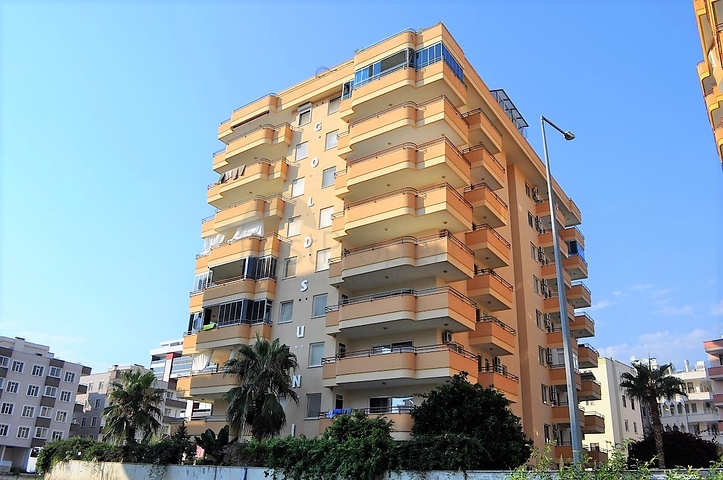 Просторная квартира с двумя спальными комнатами в Махмутларе