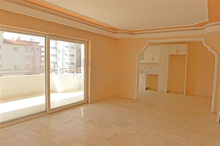 Просторная квартира с двумя спальными комнатами в Махмутларе