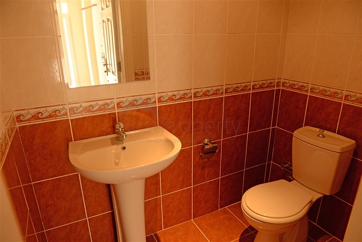 Просторная квартира с двумя спальными комнатами в Махмутларе