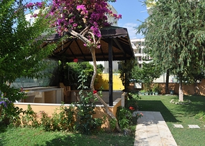 Просторная квартира с двумя спальными комнатами в Махмутларе