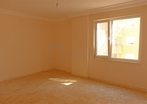 Просторная квартира с двумя спальными комнатами в Махмутларе