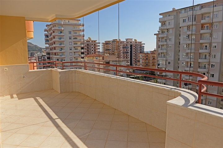 Меблированная квартира с двумя спальнями в Махмутларе