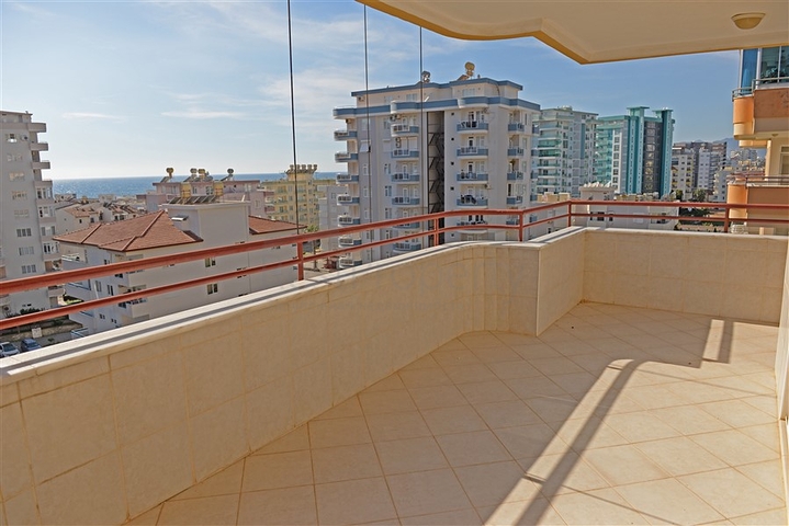 Меблированная квартира с двумя спальнями в Махмутларе