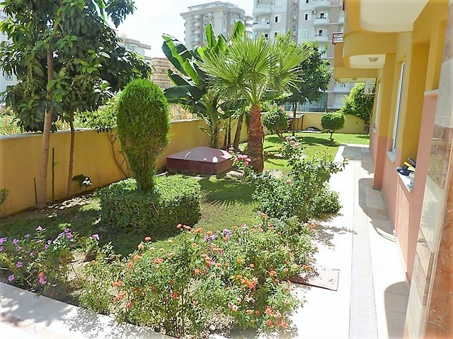 Меблированная квартира с двумя спальнями в Махмутларе