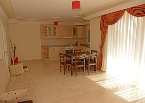 Меблированная квартира с двумя спальнями в Махмутларе