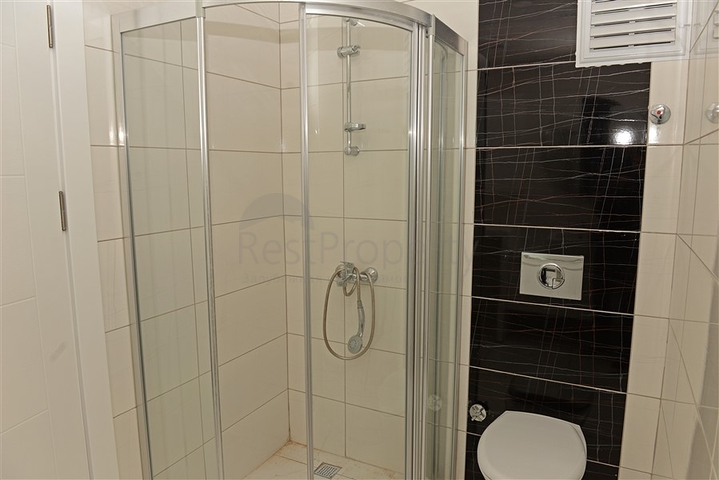 Трехкомнатная квартира с отдельной кухней в Махмутларе