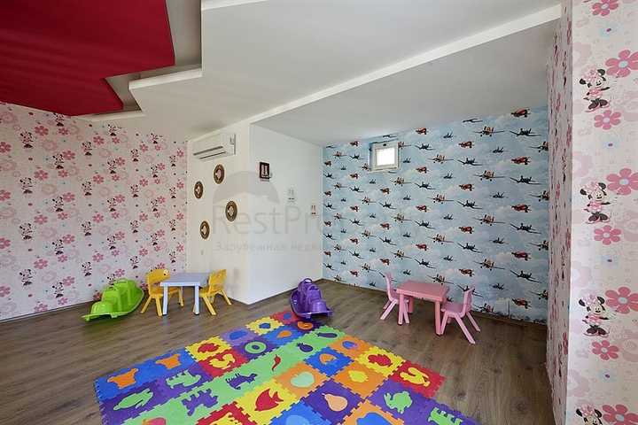 Трехкомнатная квартира с отдельной кухней в Махмутларе