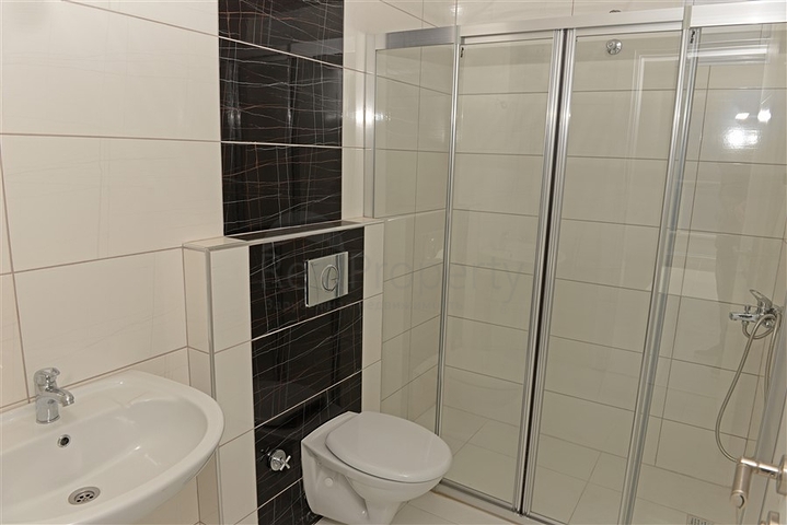 Трехкомнатная квартира с отдельной кухней в Махмутларе