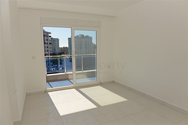 Трехкомнатная квартира с отдельной кухней в Махмутларе