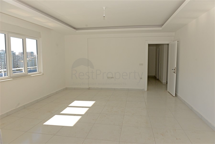 Трехкомнатная квартира с отдельной кухней в Махмутларе