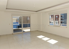 Трехкомнатная квартира с отдельной кухней в Махмутларе