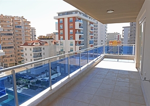 Трехкомнатная квартира с отдельной кухней в Махмутларе